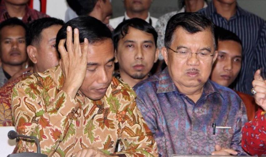 51Jokowi garuk kepala.jpg